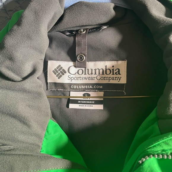 Columbia Omni tech green jacket with Hood - Picture 8 of 9